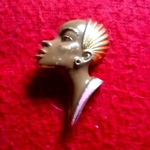 Uquinque Vintage Pin
